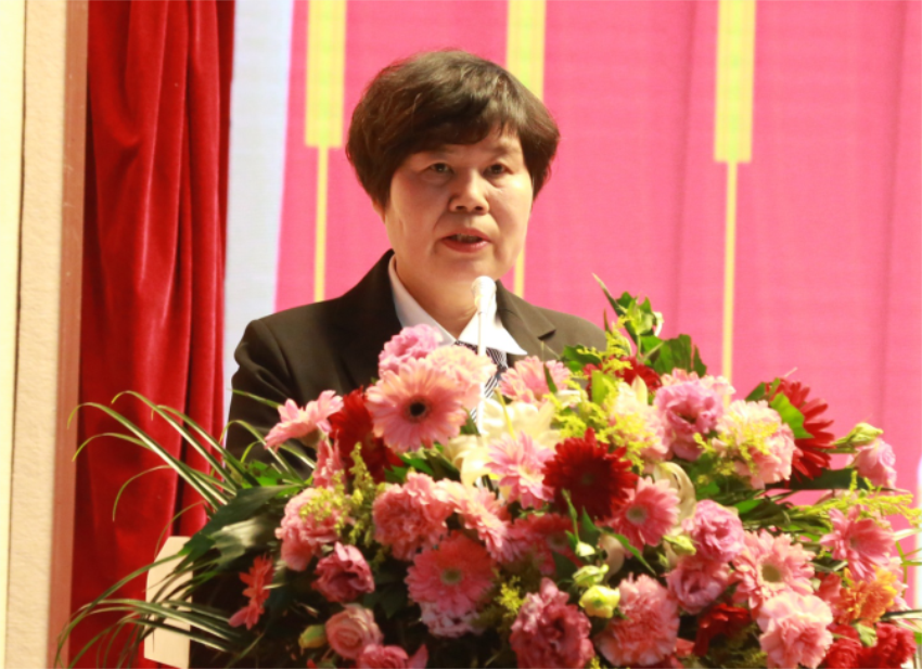 半岛·体育(中国)官方网站-登陆入口第一届党委班子选举大会---徐州市树恩中学总校长薛淑萍同志致开幕辞